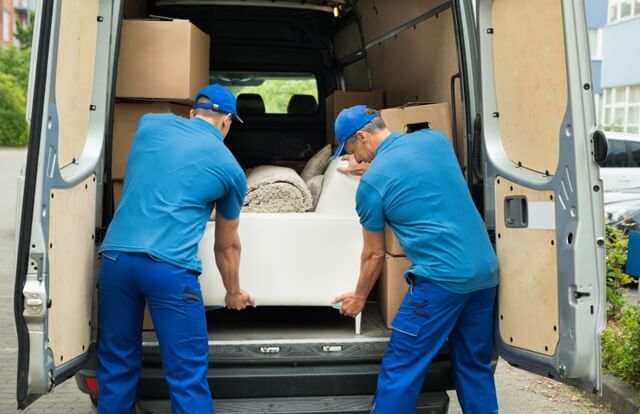 Veja 3 vantagens de contar com um caminhão baú pequeno para mudança de casa